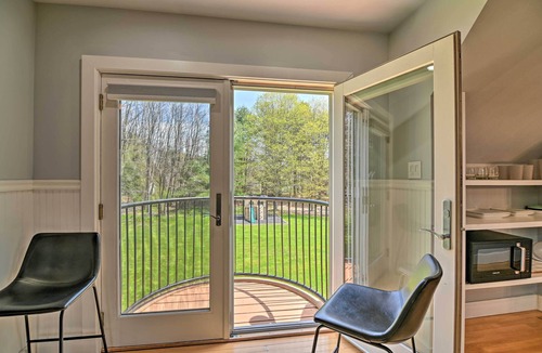 Saratoga Springs Apartment | Stylish Studio w/Fireplace ~ 3 Mi From Dtwn!