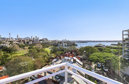 Darling Point Apartment | Stylish Studio with Rooftop Harbour Views