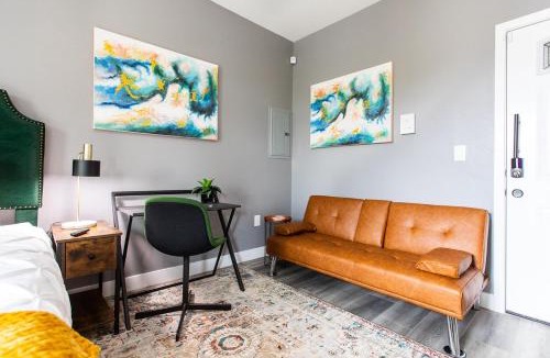 University Heights Apartment | Stylish-Studio-Walker's-Paradise-WiFi-AC