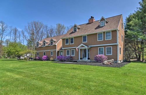 Saratoga Springs Apartment | Stylish Studio with Fireplace about 3 Mi From Dtwn!