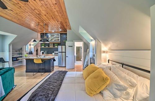 Saratoga Springs Apartment | Stylish Studio with Fireplace about 3 Mi From Dtwn!