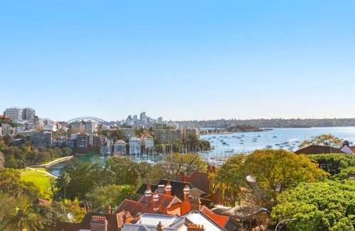 Darling Point Apartment | Stylish Studio with Rooftop Harbour Views