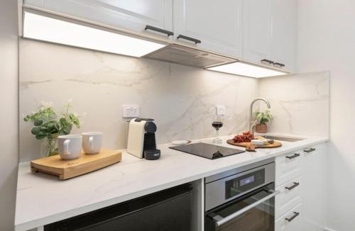 Darling Point Apartment | Stylish Studio with Rooftop Harbour Views