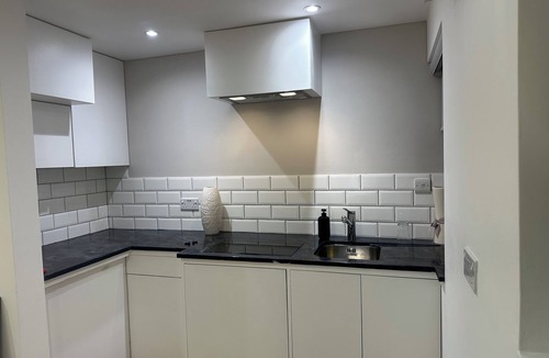 Northumberland Park Apartment | Stylish studio with wet room & kitchen