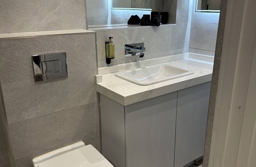 Northumberland Park Apartment | Stylish studio with wet room & kitchen