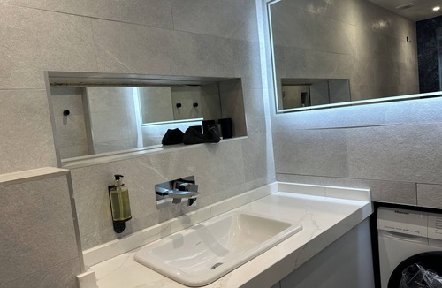 Northumberland Park Apartment | Stylish studio with wet room & kitchen