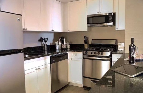 Logan Square House | Stylish Suite w/Kitchen | Centrally Located | Pool Access