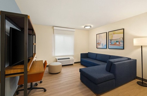 Newnan Hotel | Stylish Suite w/Kitchenware Near Greenville Street Park – Perfect for Exploring