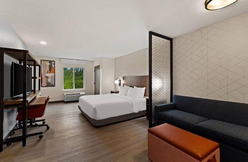 Newnan Hotel | Stylish Suite w/Kitchenware Near Greenville Street Park – Perfect for Exploring