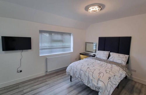 London Colney House | Stylish Suites with kitchenette 4