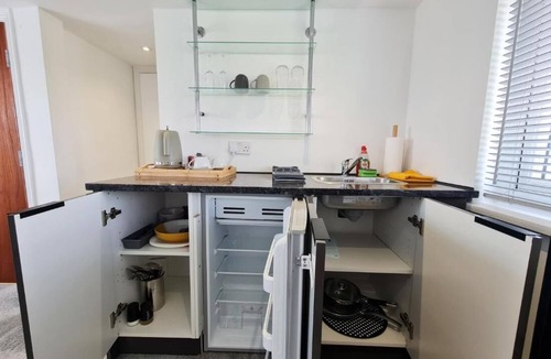 London Colney House | Stylish Suites with kitchenette 6
