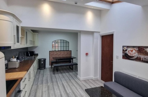 London Colney House | Stylish Suites with kitchenette 6