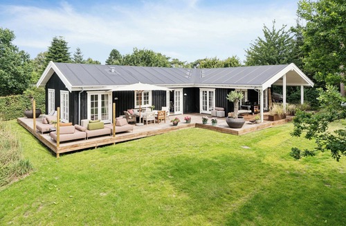 Holloselund House | Stylish summer house near Tisvilde beach and town