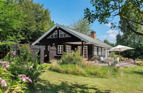Hundested House | Stylish summer house on a beautiful natural plot