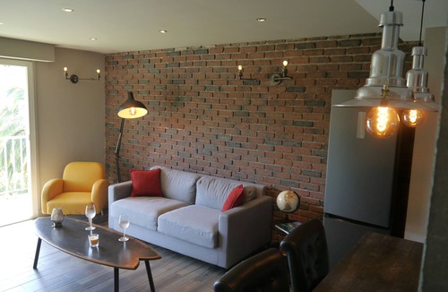 Le Cannet Apartment | Stylish T3 apartment with two balconies and view, top floor