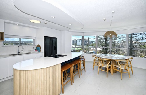 Maroochydore Apartment | Stylish Tasteful Maroochy Escape