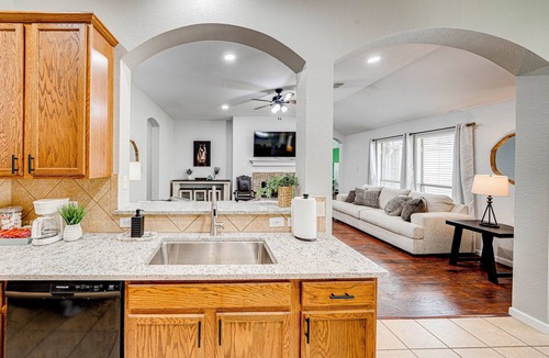 Aubrey House | Stylish Texas retreat near Lakes, UNT, Cozy, modern interiors with local flair