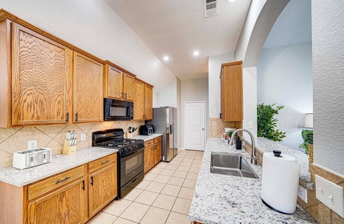 Aubrey House | Stylish Texas retreat near Lakes, UNT, Cozy, modern interiors with local flair