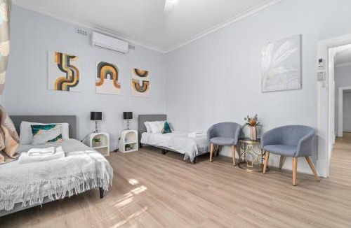 Maylands House | Stylish Three Bedroom Unit Close to CBD