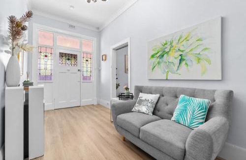 Maylands House | Stylish Three Bedroom Unit Close to CBD