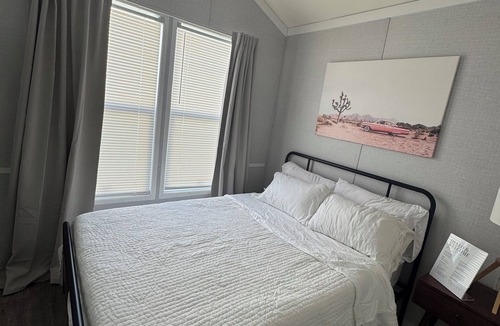 Sierra Vista Cottage | Stylish Tiny home Near Base and Downtown