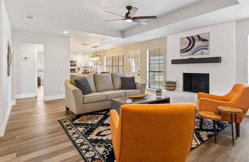 Tarrant County House | Stylish Totally Updated - Ideal for Small Groups