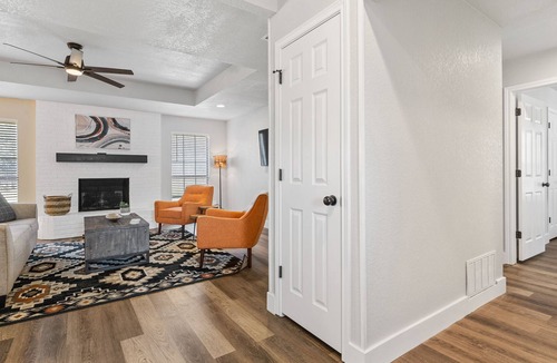 Tarrant County House | Stylish Totally Updated - Ideal for Small Groups