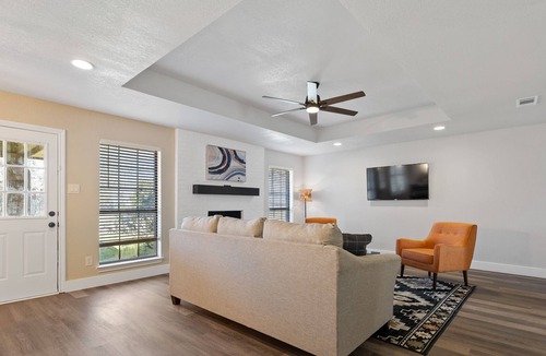 Tarrant County House | Stylish Totally Updated - Ideal for Small Groups
