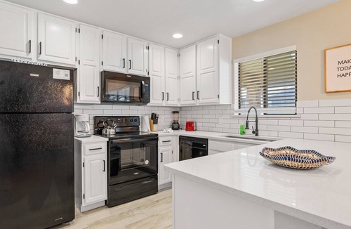 Tarrant County House | Stylish Totally Updated - Ideal for Small Groups