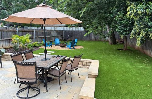 Central Arlington House | Stylish townhome near AT&T Stadium, Globe Life, Six Flags & More