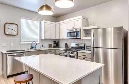 Central Oklahoma City House | Stylish Townhome Near Plaza District & Milam Park