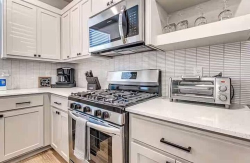 Central Oklahoma City House | Stylish Townhome Near Plaza District & Milam Park