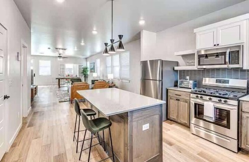 Central Oklahoma City House | Stylish Townhome Steps from Plaza District & Downtown