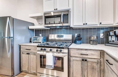 Central Oklahoma City House | Stylish Townhome Steps from Plaza District & Downtown
