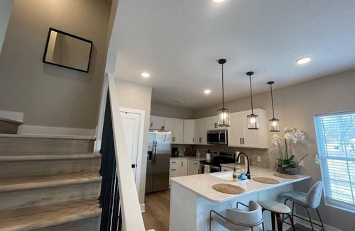 Dahlman Condo | Stylish Townhouse with Rooftop Patio & Garage