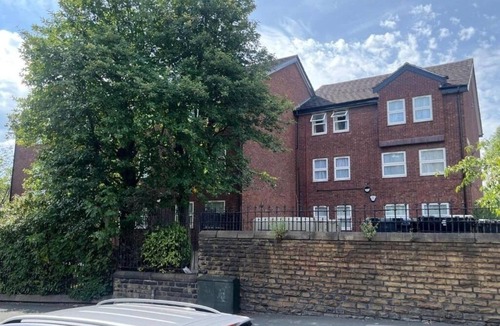 Leeds Apartment | Stylish Triple Room with Shower