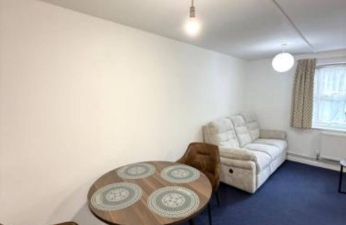 Leeds Apartment | Stylish Triple Room with Shower