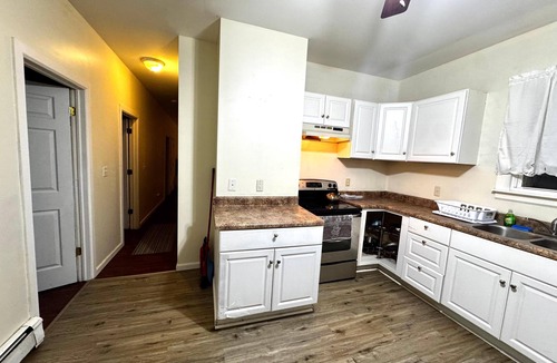 Troy Apartment | Stylish Troy Apartment Free parking Near RPI