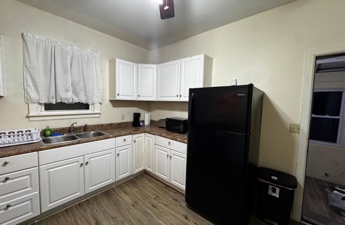 Troy Apartment | Stylish Troy Apartment Free parking Near RPI
