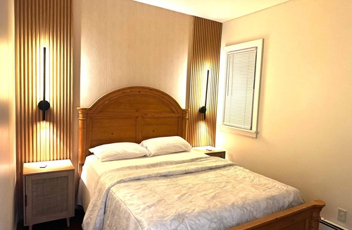Troy Apartment | Stylish Troy Apartment Free parking Near RPI