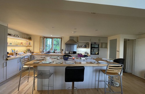 Wandsworth Common Condo | Stylish two-bedroom condo with free parking.