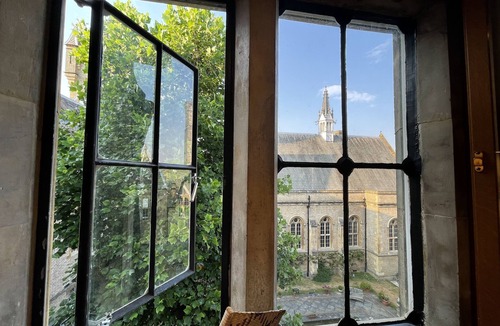 Wandsworth Common Condo | Stylish two-bedroom condo with free parking.