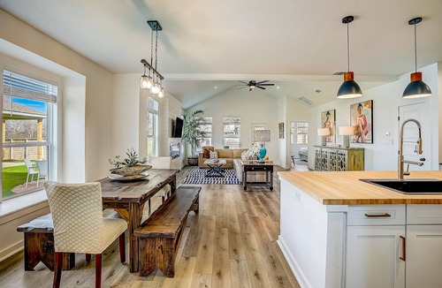 Cottonwood Shores House | Stylish, two-story home with a firepit, washer/dryer, & central AC