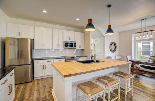 Cottonwood Shores House | Stylish, two-story home with a firepit, washer/dryer, & central AC