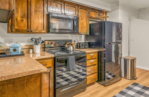 Longview Cottage | Stylish, Updated, Waterfront Cottage ~ Quiet and Romantic