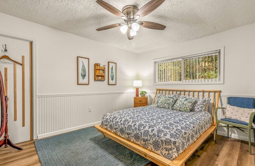 Longview Cottage | Stylish, Updated, Waterfront Cottage ~ Quiet and Romantic