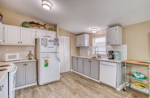 Bayshore House | Stylish Updates, King Suite w/Soaking Tub, Pool Access in this Popular Cottage!