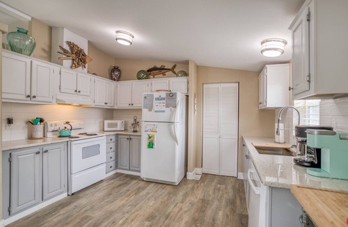 Bayshore House | Stylish Updates, King Suite w/Soaking Tub, Pool Access in this Popular Cottage!