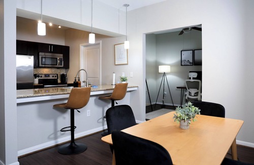 Memorial Apartment | Stylish Urban Getaway in City Centre