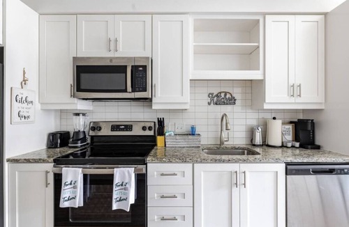 Rutledge Hill Apartment | Stylish urban retreat at Sentral SoBro in the heart of Nashville!